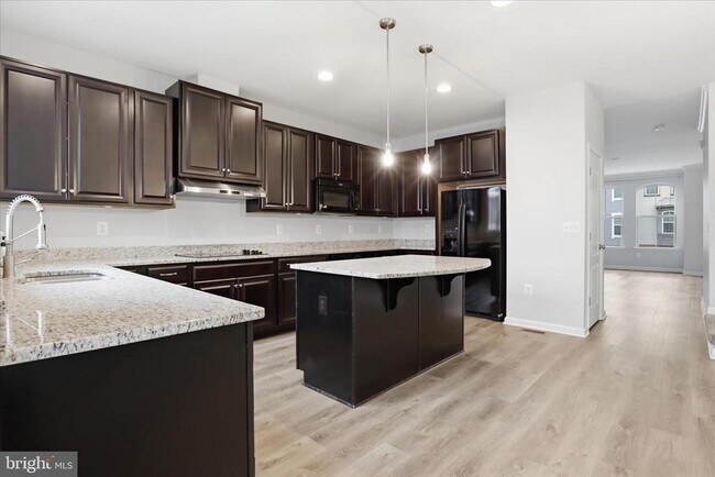 Foto del edificio - 33 Forge Mill Rd