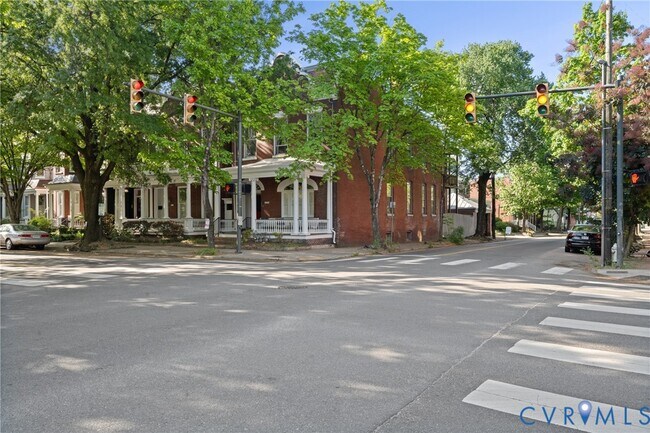 Foto del edificio - 1527 Grove Ave