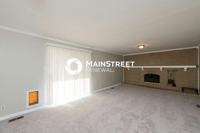 Foto del edificio - 4 Bedroom Pet-Friendly Home in Aurora, CO with Main Street Renewal