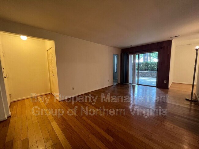 Foto del edificio - 3306 Woodburn Village Dr