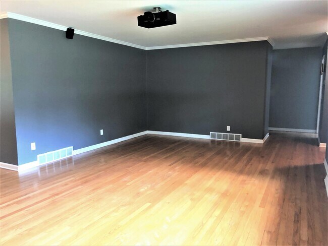 Foto del edificio - 5826 Barton Rd