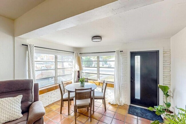 Building Photo - 3 bedroom in Hollywood FL 33020