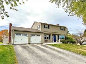 Building Photo - 3 Clover Ln