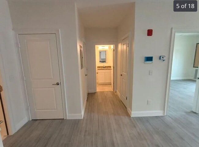 Building Photo - 10 Franklin Ave