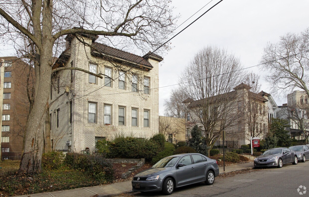 Primary Photo - 6023-6033 Walnut St