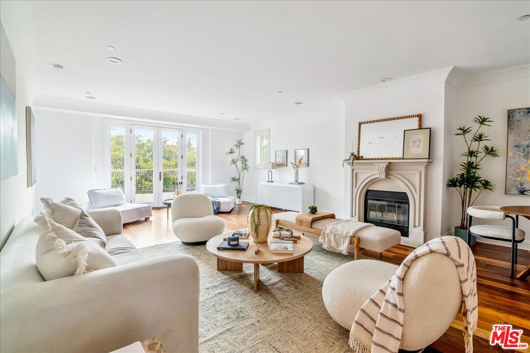 Foto principal - 261 S Reeves Dr