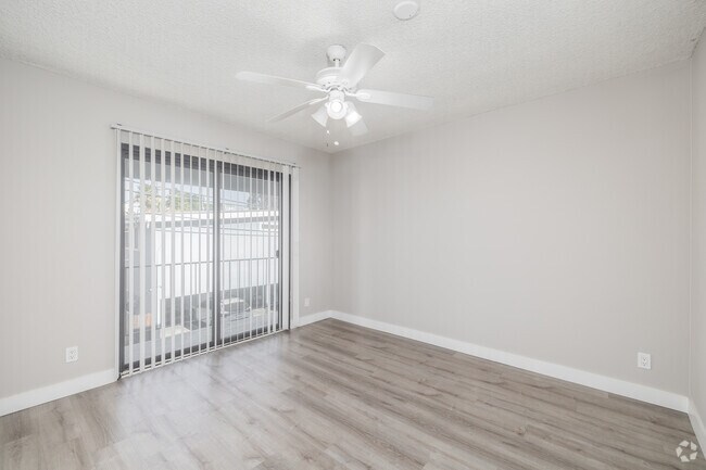 2 habitaciones, 2 baños - 740 pies cuadrados - Dormitorio - 7816 Paseo del Rey