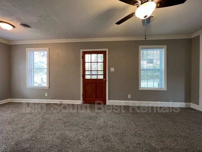 Building Photo - 905 Frayser Cir