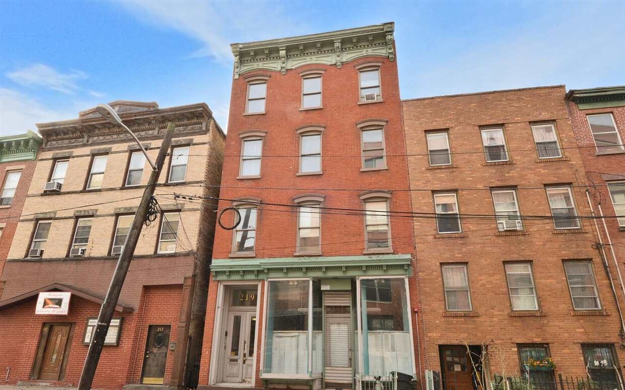 Foto principal - 219 Montgomery St