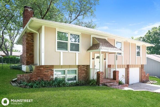 Foto del edificio - 105 N EMERSON ST, CLAYCOMO, MO 64119