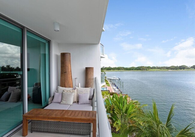 Foto del edificio - 9400 W Bay Harbor Dr