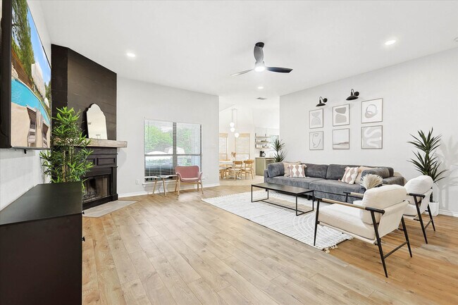 Foto del edificio - 111 Creekview Dr W