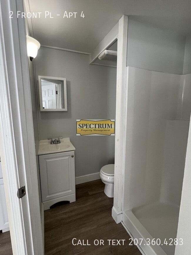 Building Photo - 2 Front Pl