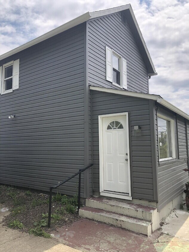 Primary Photo - Nice, quiet 3/2 in North Huntingdon