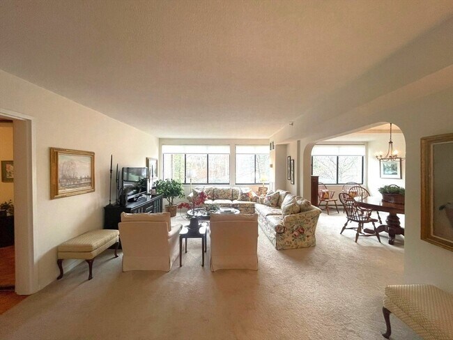 Foto del edificio - 250 Hammond Pond Pkwy