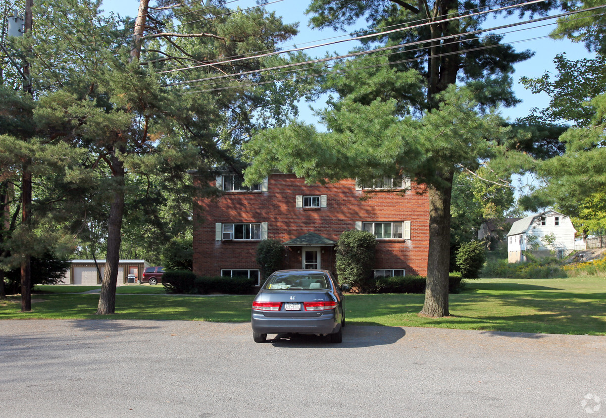 Building Photo - Creekside Court Apartments