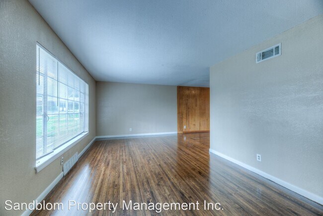 Foto del edificio - 3 br, 1.5 bath House - 5925 East 24th Place