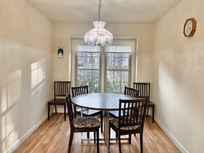 Building Photo - Beautiful home in North Bethesda with atta...