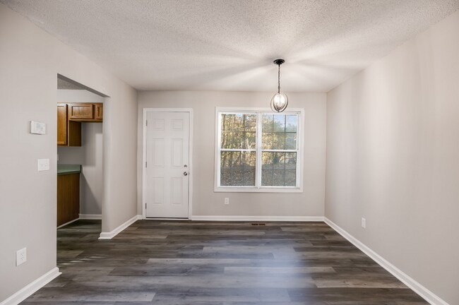 Building Photo - Villa Rica Rental