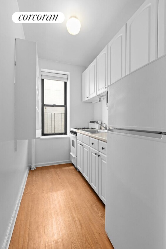 Primary Photo - 222 E 35th St