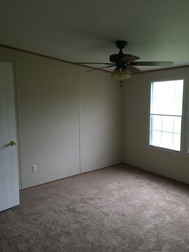 Foto del edificio - Spacious 4-Bedroom Home on 1 Acre – Peacef...