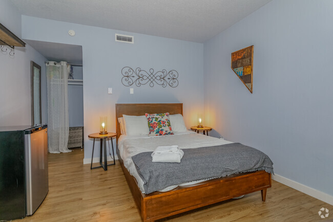 Studio - 250SF - Renova Flats