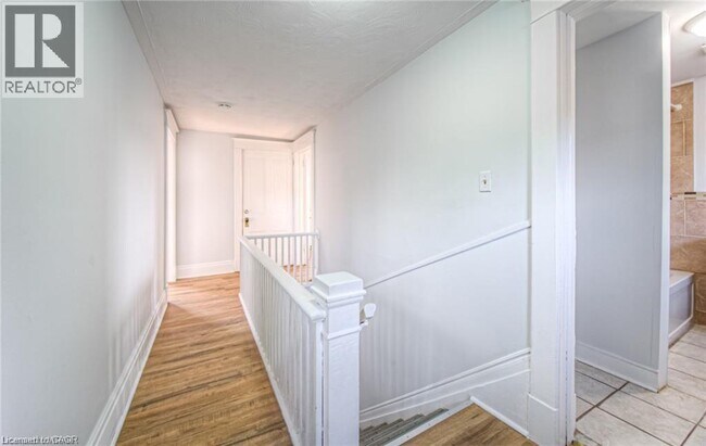 Photo du bâtiment - 93 Water St S