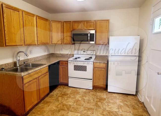 Building Photo - 1240 Holden Dr