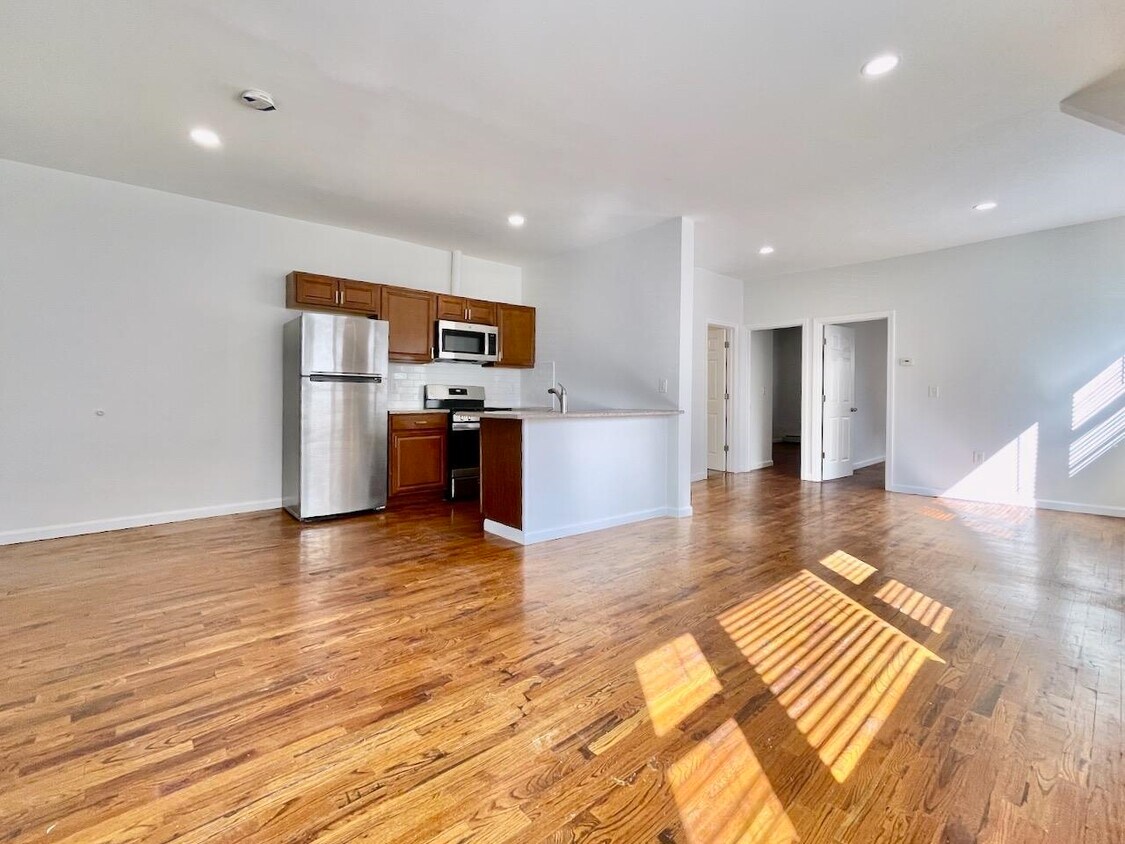 Primary Photo - 63 Coles St