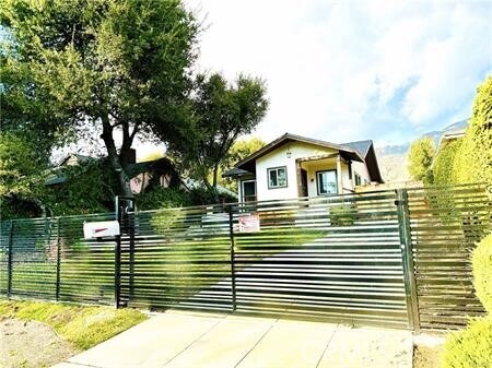 Building Photo - 195 E Las Flores Dr