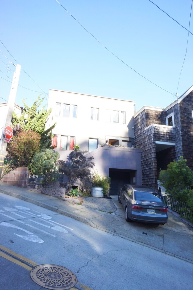 Building Photo - 98 Stoneman St
