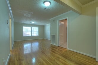 Building Photo - 1322 Curtin St