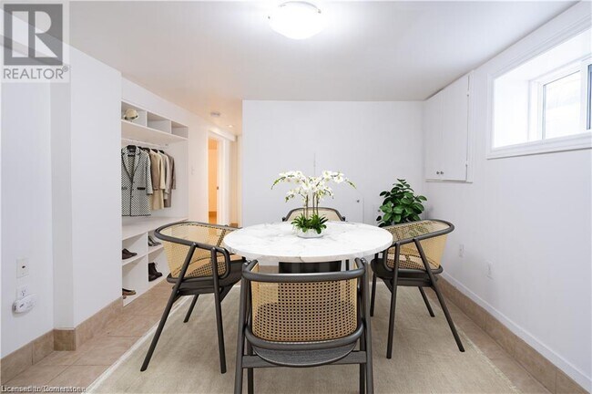 Photo du bâtiment - 203 E 15th St