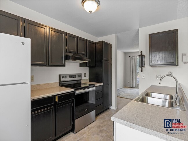 Building Photo - Beautiful & Bright Home in South West Fort...