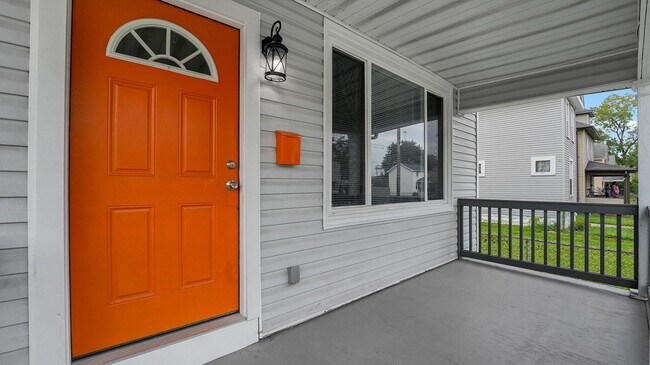 Building Photo - 799 E 2nd Ave