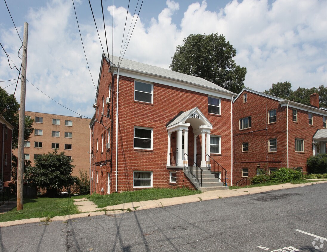 Foto principal - 8714 Plymouth St