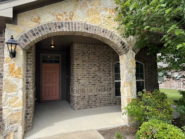 Foto del edificio - 502 Westchester Ct