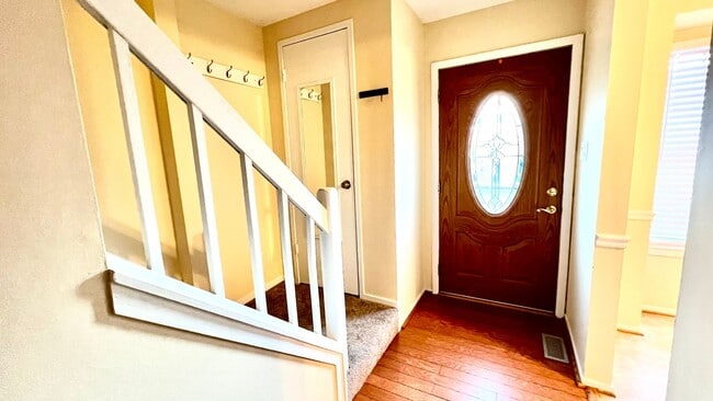 Building Photo - Beautiful Townhome Near Gunner's Lake in G...
