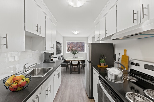 Building Photo - Oakwood Manor