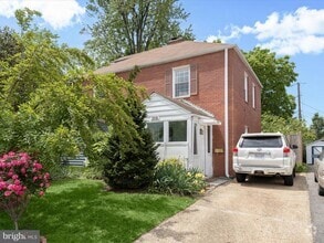 Building Photo - 208 S Veitch St