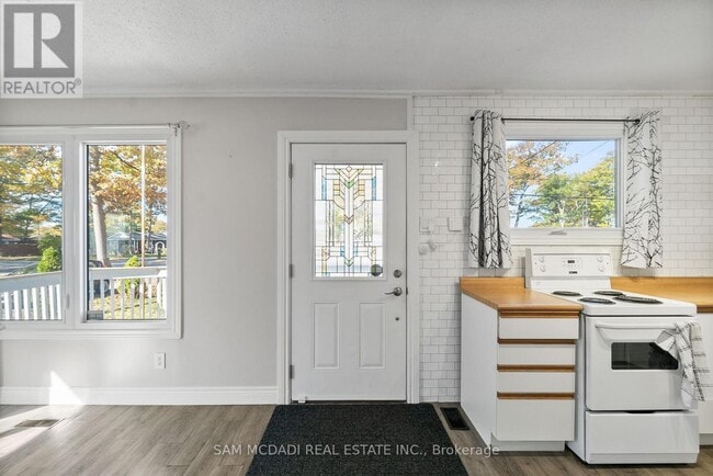 Building Photo - 1805 River Rd W