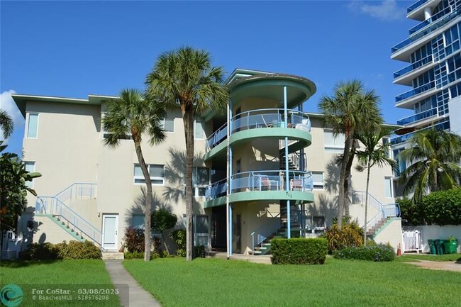 Building Photo - 711 Bayshore Dr