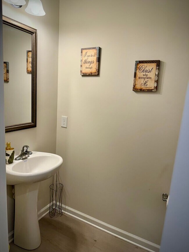 Foto del edificio - 4119 Thimbleberry Dr
