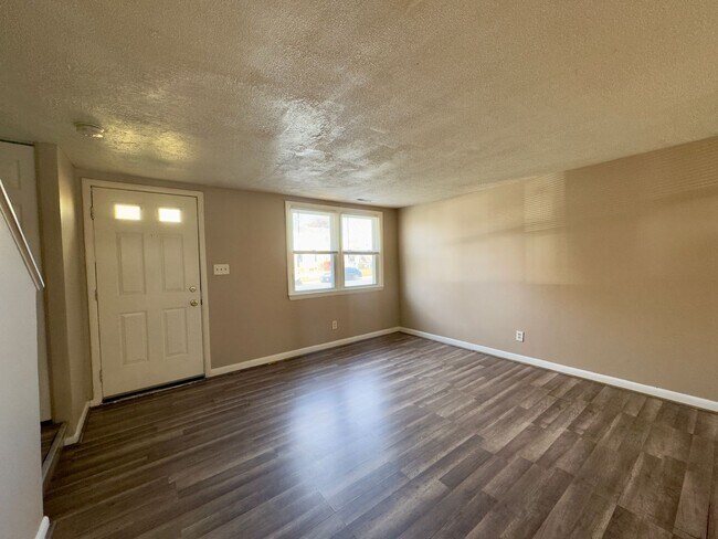 Photo - Charming 3 Bedroom/ 1 Bathroom in Dundalk,... House