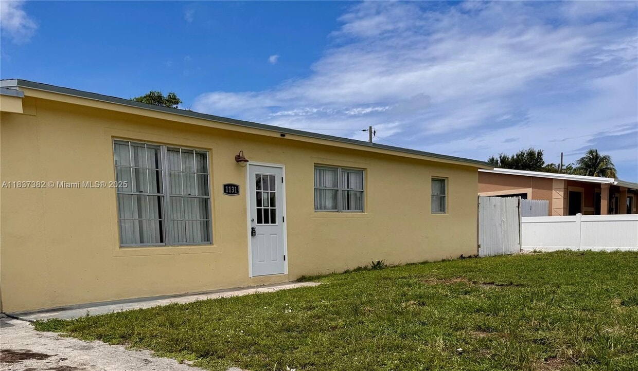 Primary Photo - 1131 NE 211th Terrace