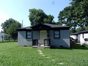 Building Photo - 2313 Julia Ave