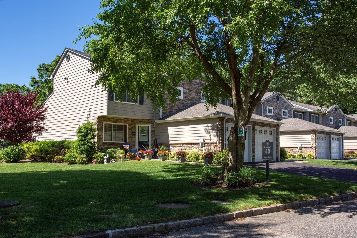 Building Photo - 606 Townehouse Dr