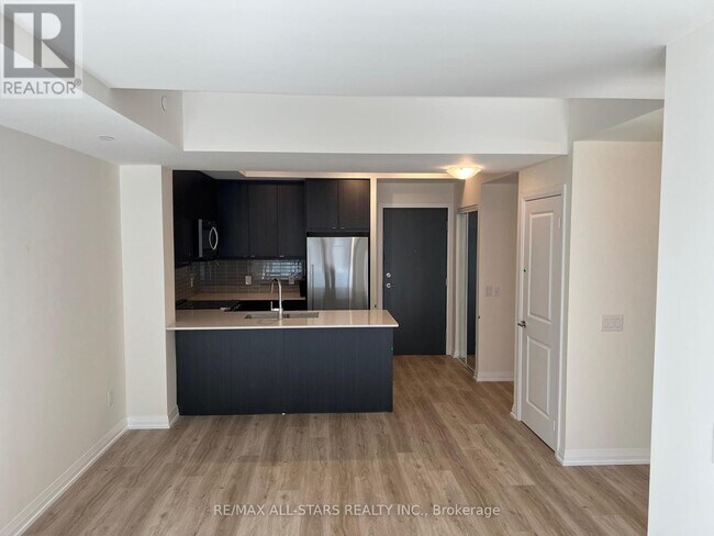 Photo du bâtiment - 3270 Sheppard Ave E