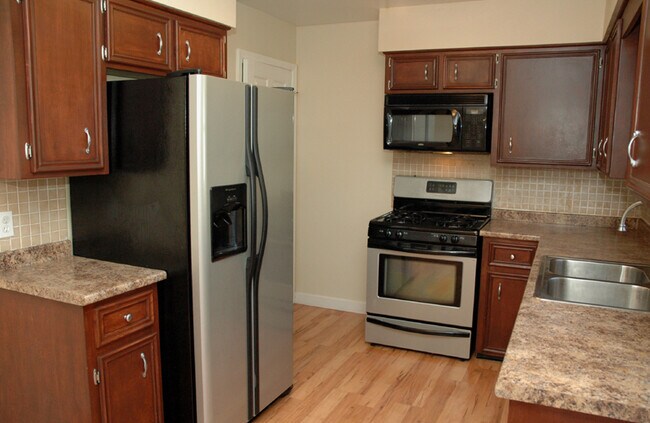 Building Photo - Kellogsville 3 Bed, 2 Bath Home, 2 Stall G...