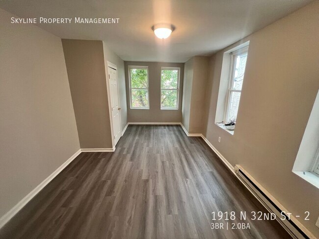 Building Photo - Newly Renovated 3 Bedroom Apartment For Re...